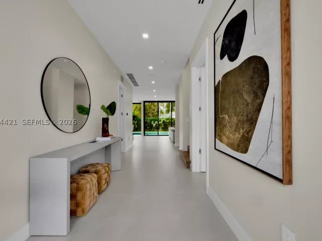 Продажа дома по адресу 5765 SW 47th St - фото 9301807