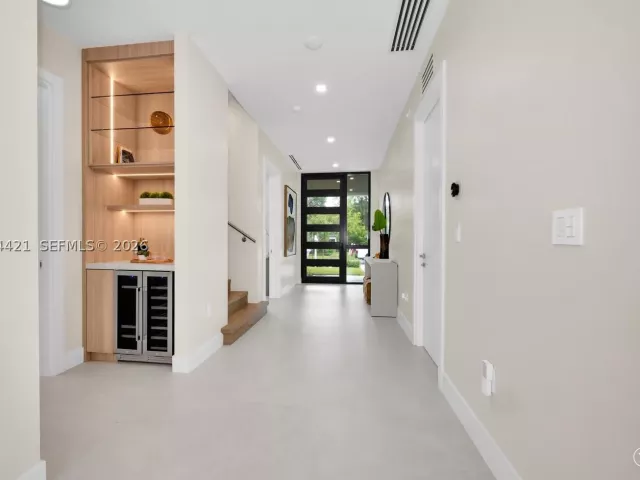 Продажа дома по адресу 5765 SW 47th St - фото 9301808