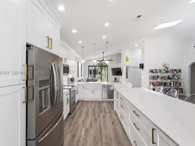 Продажа дома по адресу 15645 SW 16th Ct - фото 8947302