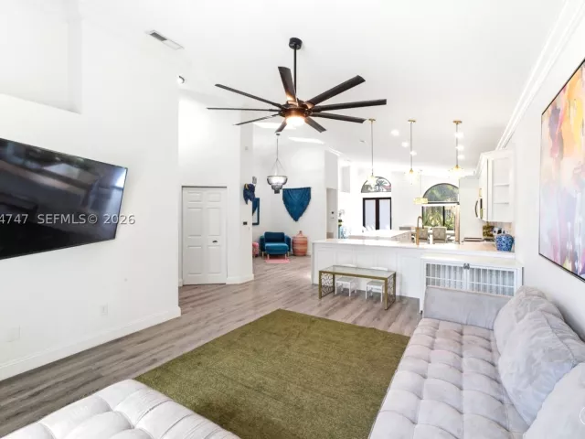 Продажа дома по адресу 15645 SW 16th Ct - фото 8947305