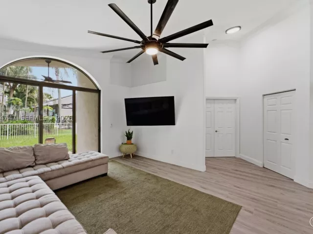 Продажа дома по адресу 15645 SW 16th Ct - фото 8947307