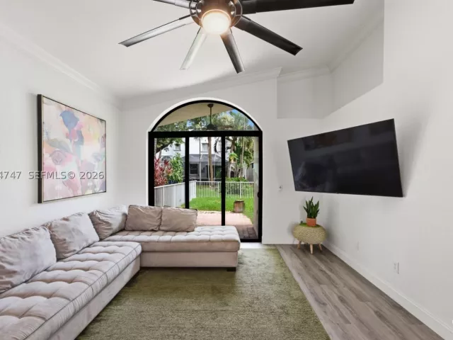 Продажа дома по адресу 15645 SW 16th Ct - фото 8947308