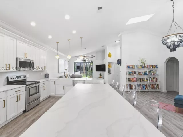 Продажа дома по адресу 15645 SW 16th Ct - фото 8947298