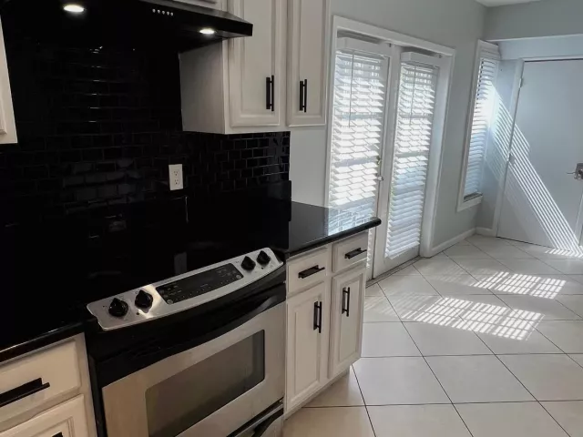 Продажа дома по адресу 2417 Sundy Avenue - фото 8902578