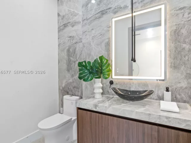Продажа дома по адресу 1234 NE 17th Ter - фото 8919707