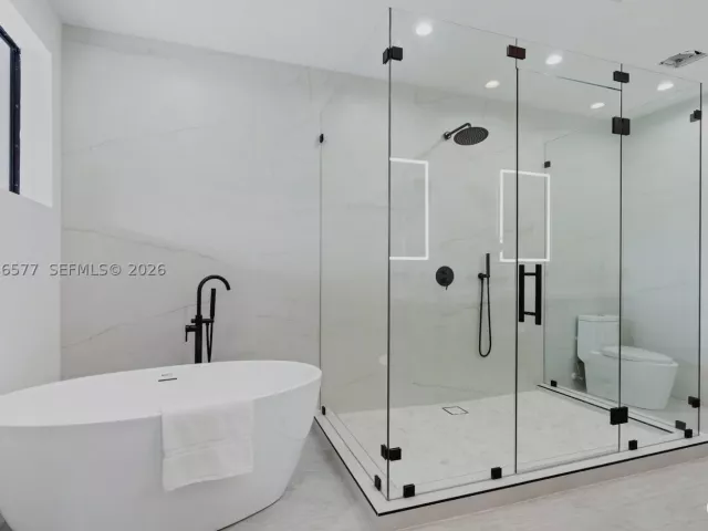 Продажа дома по адресу 1234 NE 17th Ter - фото 8919711