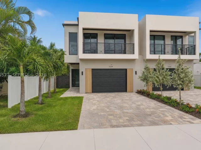 Продажа дома по адресу 1234 NE 17th Ter - фото 8919697