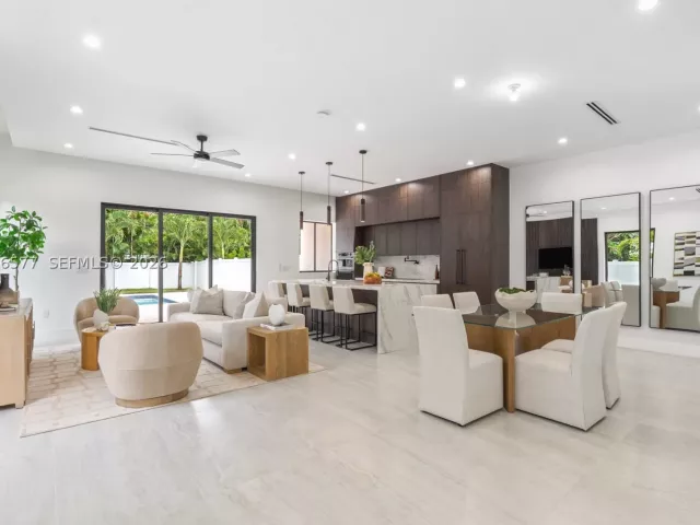 Продажа дома по адресу 1234 NE 17th Ter - фото 8919698
