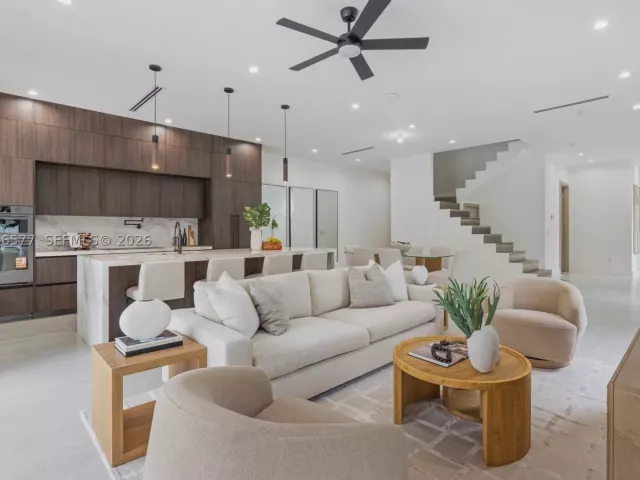 Продажа дома по адресу 1234 NE 17th Ter - фото 8919699