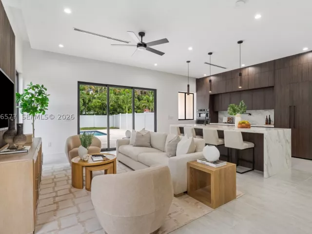 Продажа дома по адресу 1234 NE 17th Ter - фото 8919701