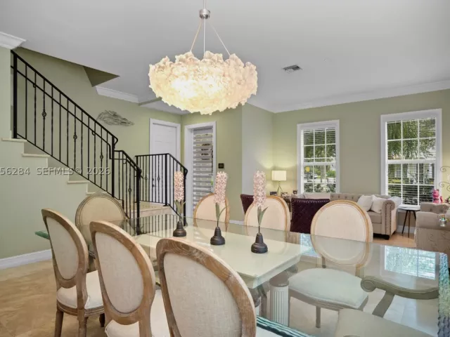 Продажа дома по адресу 1327 SW 21st Ct - фото 8903371