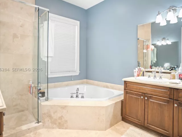Продажа дома по адресу 1327 SW 21st Ct - фото 8903379