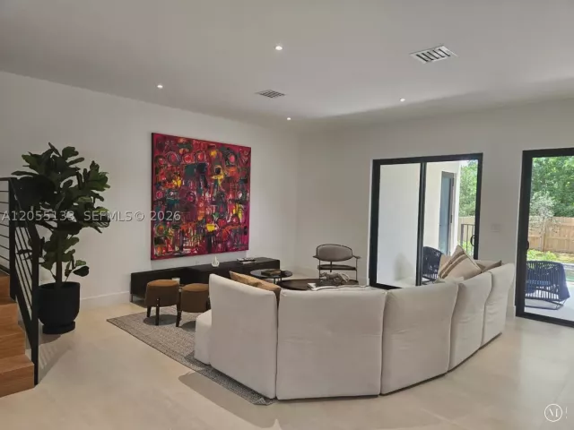 Продажа дома по адресу 2927 SW 36th Ave - фото 8916206