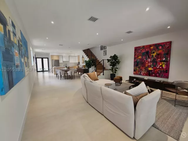 Продажа дома по адресу 2927 SW 36th Ave - фото 8916207