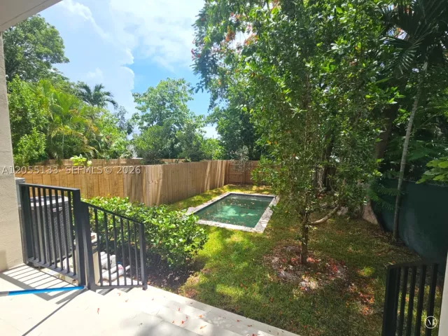 Продажа дома по адресу 2927 SW 36th Ave - фото 8916209