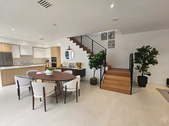 Продажа дома по адресу 2927 SW 36th Ave - фото 8916199