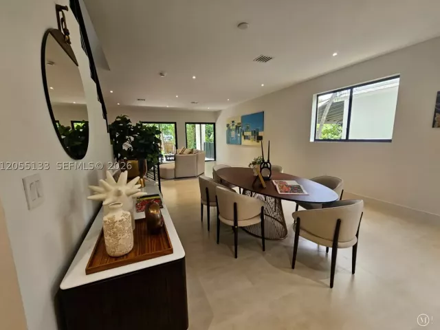 Продажа дома по адресу 2927 SW 36th Ave - фото 8916200