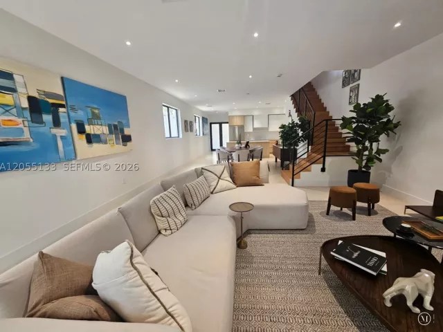 Продажа дома по адресу 2927 SW 36th Ave - фото 8916202