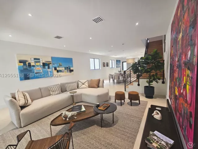 Продажа дома по адресу 2927 SW 36th Ave - фото 8916204