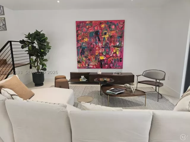 Продажа дома по адресу 2927 SW 36th Ave - фото 8916205