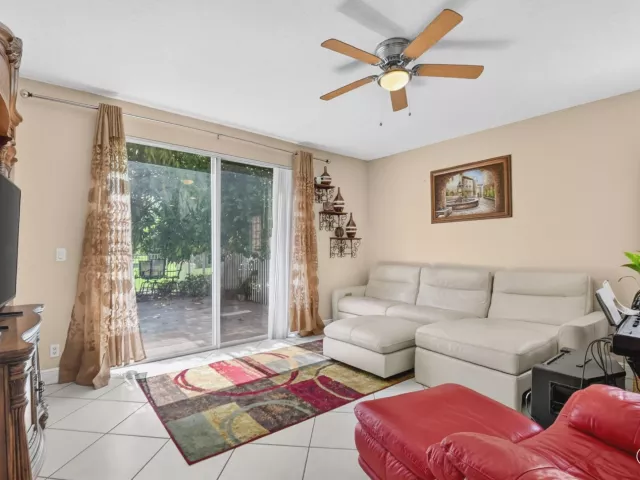Продажа дома по адресу 809 Triana Street - фото 8909651