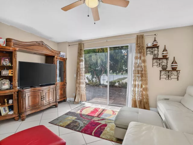 Продажа дома по адресу 809 Triana Street - фото 8909652