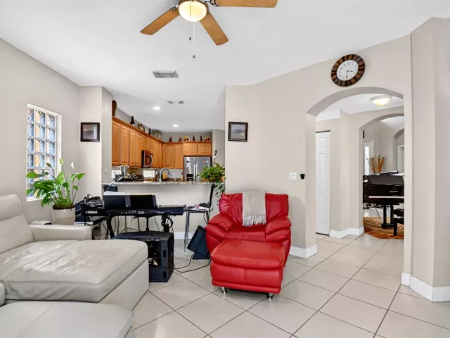 Продажа дома по адресу 809 Triana Street - фото 8909653