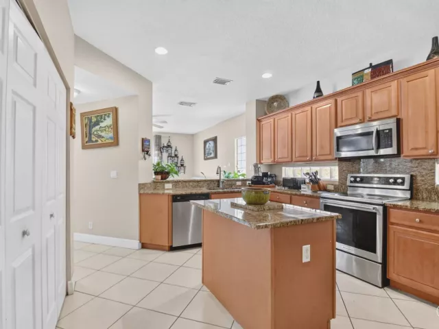 Продажа дома по адресу 809 Triana Street - фото 8909655