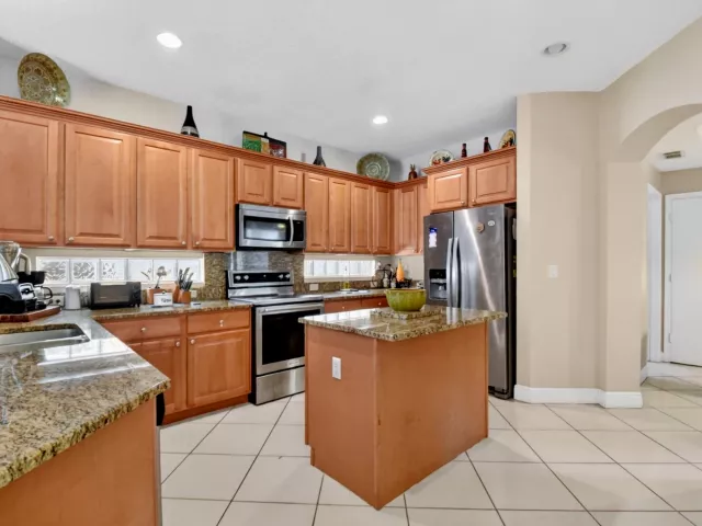 Продажа дома по адресу 809 Triana Street - фото 8909657
