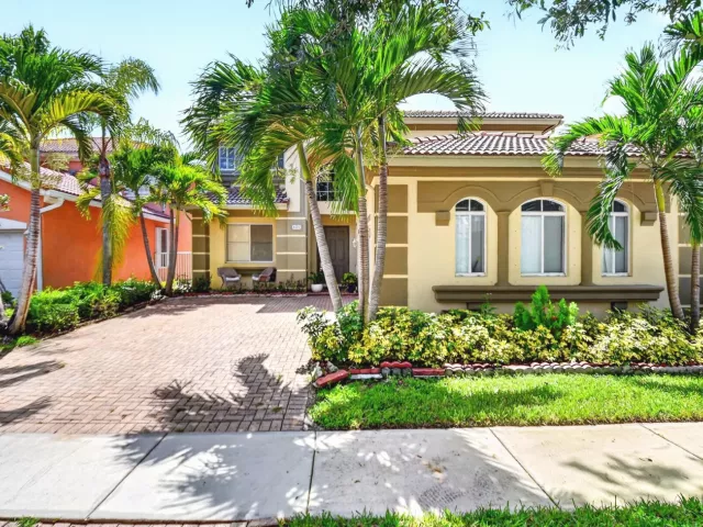 Продажа дома по адресу 809 Triana Street - фото 8909644