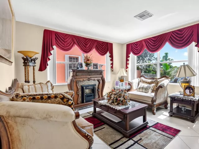 Продажа дома по адресу 809 Triana Street - фото 8909648
