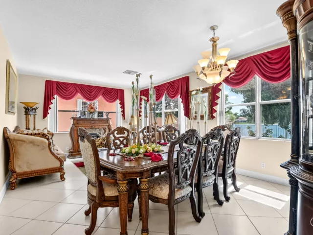 Продажа дома по адресу 809 Triana Street - фото 8909650