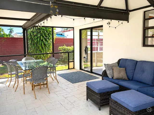 Продажа дома по адресу 819 NE 2ND Court - фото 8904054