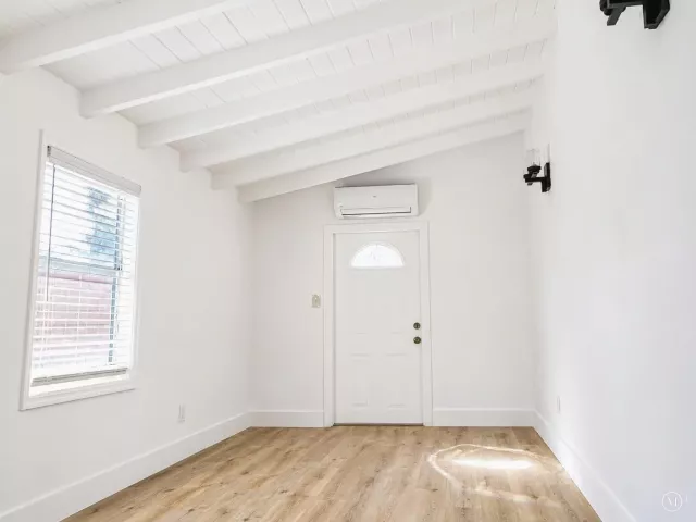 Продажа дома по адресу 819 NE 2ND Court - фото 8904060