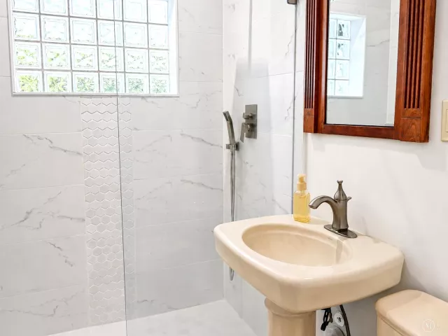 Продажа дома по адресу 819 NE 2ND Court - фото 8904061