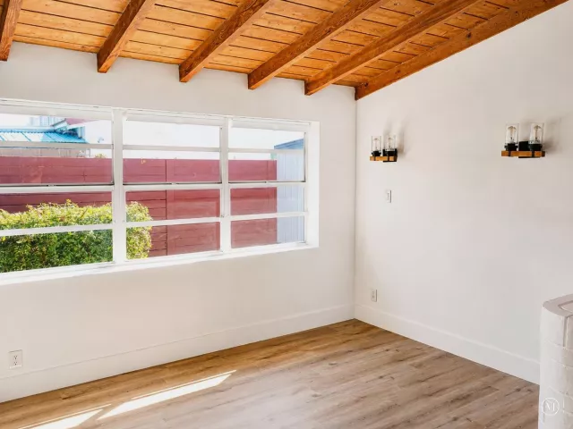 Продажа дома по адресу 819 NE 2ND Court - фото 8904046