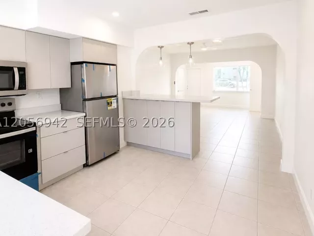Продажа дома по адресу 2249 Johnson St - фото 8906256
