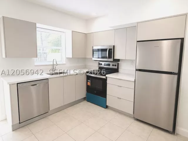 Продажа дома по адресу 2249 Johnson St - фото 8906257