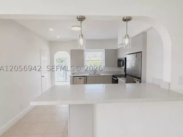 Продажа дома по адресу 2249 Johnson St - фото 8906260