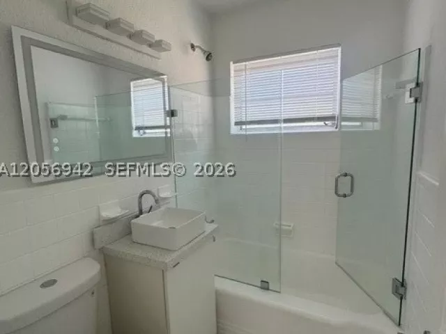Продажа дома по адресу 2249 Johnson St - фото 8906262