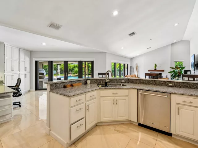 Продажа дома по адресу 3090 Equestrian Drive - фото 9310850
