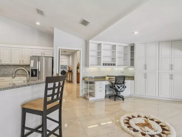 Продажа дома по адресу 3090 Equestrian Drive - фото 9310853