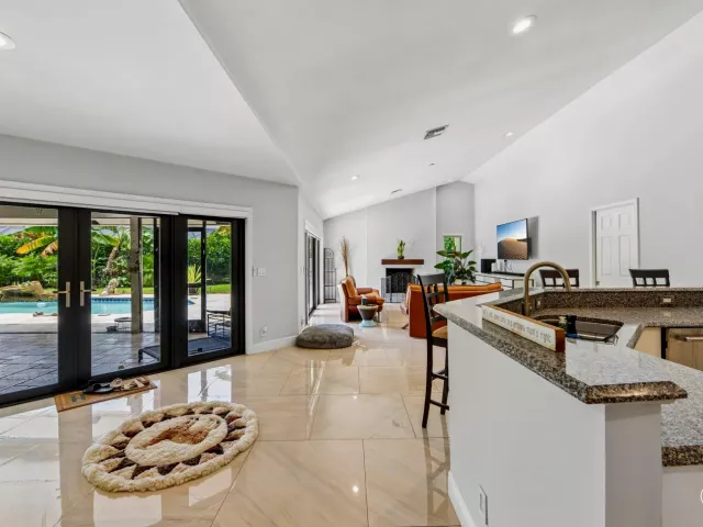 Продажа дома по адресу 3090 Equestrian Drive - фото 9310854