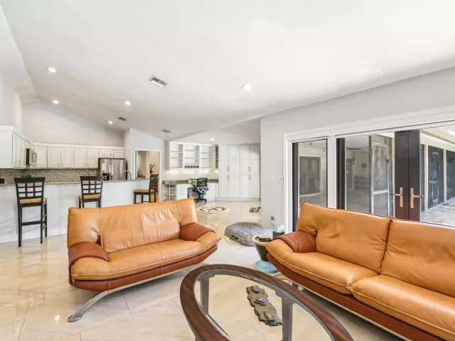 Продажа дома по адресу 3090 Equestrian Drive - фото 9310856