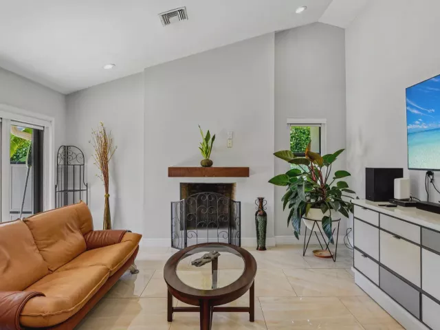 Продажа дома по адресу 3090 Equestrian Drive - фото 9310857
