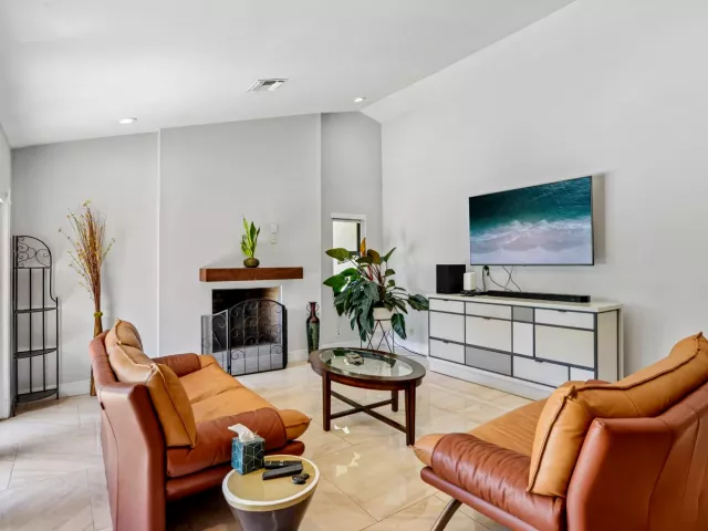 Продажа дома по адресу 3090 Equestrian Drive - фото 9310858