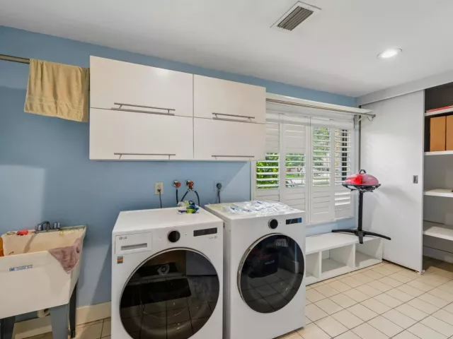 Продажа дома по адресу 3090 Equestrian Drive - фото 9310874