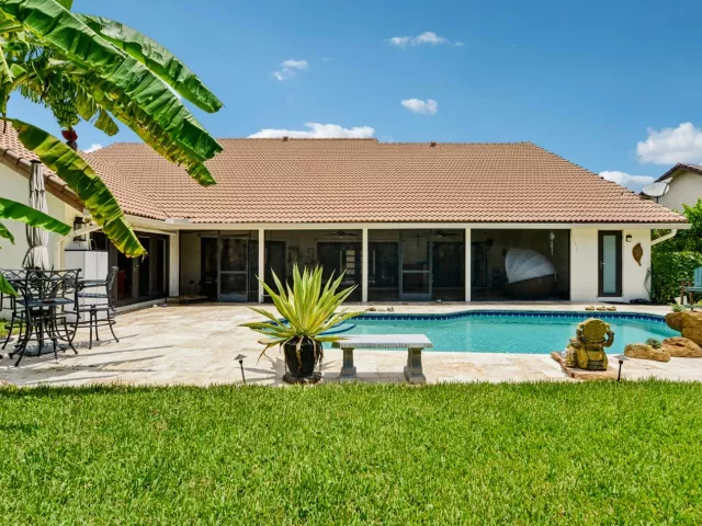 Продажа дома по адресу 3090 Equestrian Drive - фото 9310879