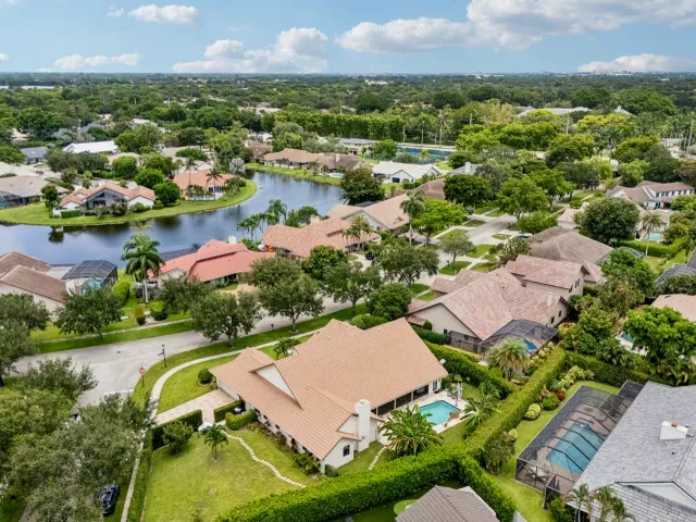 Продажа дома по адресу 3090 Equestrian Drive - фото 9310882
