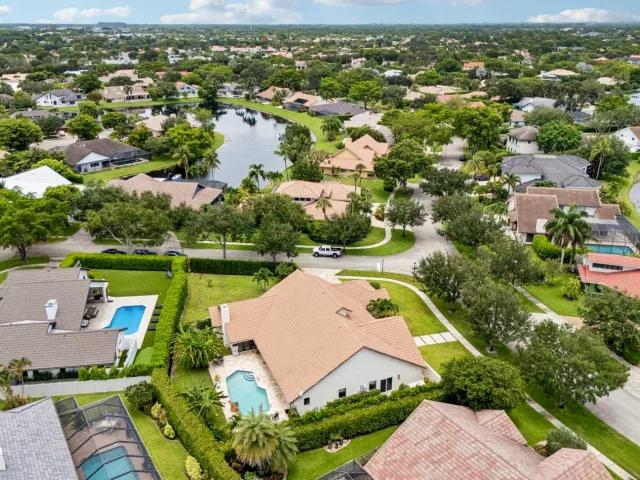 Продажа дома по адресу 3090 Equestrian Drive - фото 9310843